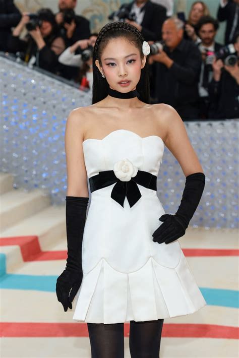 jennie chanel clothes|jennie met gala 2023 outfit.